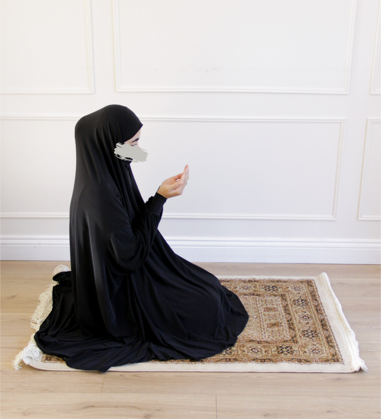 Long sleeve prayer khimar made from premium Lycra fabric with built-in niqab, full coverage, ideal for prayer, Hajj, and Umrah and Going out.
