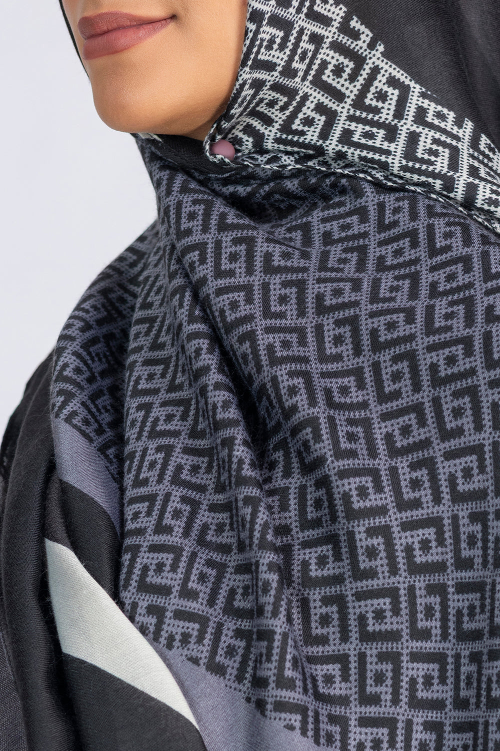 Black Maze Geometric Hijab