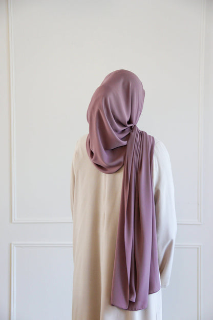 Premium chiffon hijab in blush pink – soft and lightweight fabric