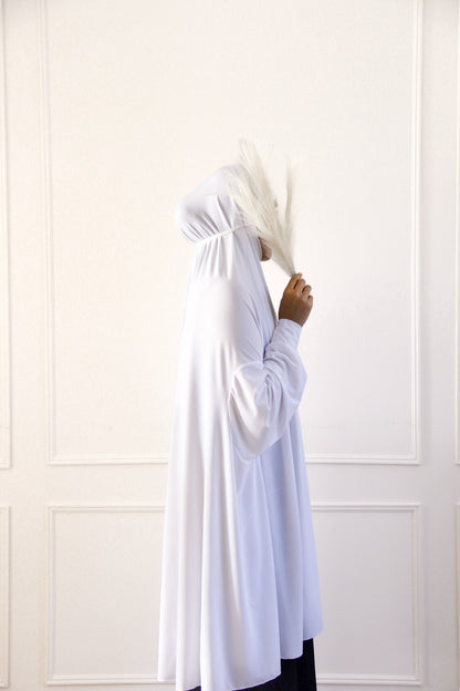 Batwing sleeve design on white full coverage khimar nemaz dress

